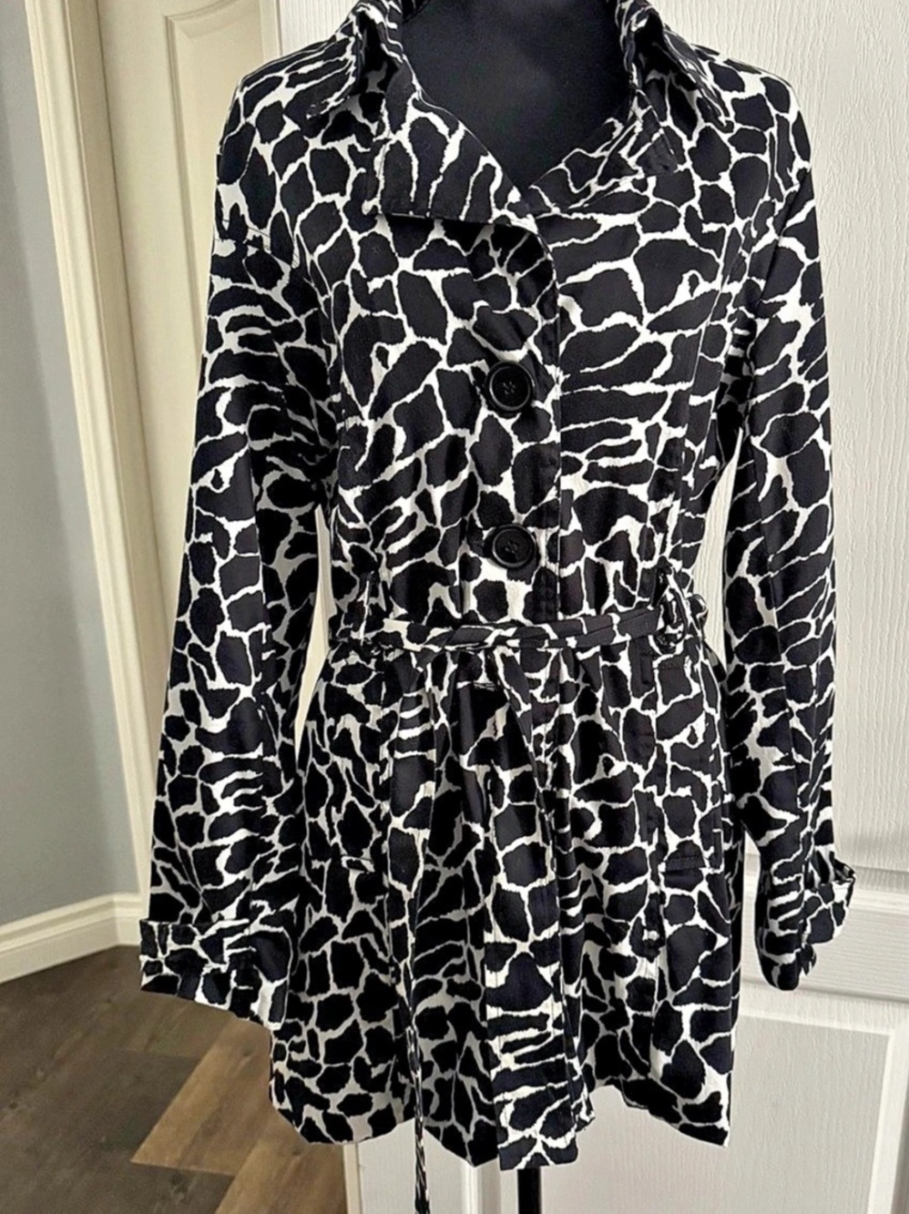 TALIE Black & White Giraffe 🦒 Print Trench Coat Like New